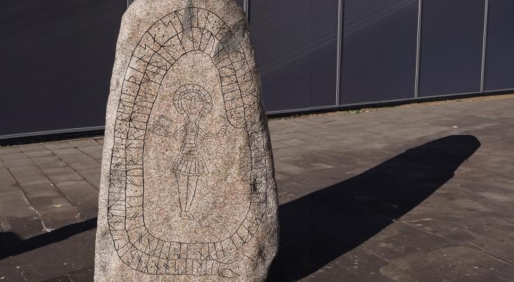 bluetooth-short-range-symbol-sculpture.jpg The representation of short-range technologies