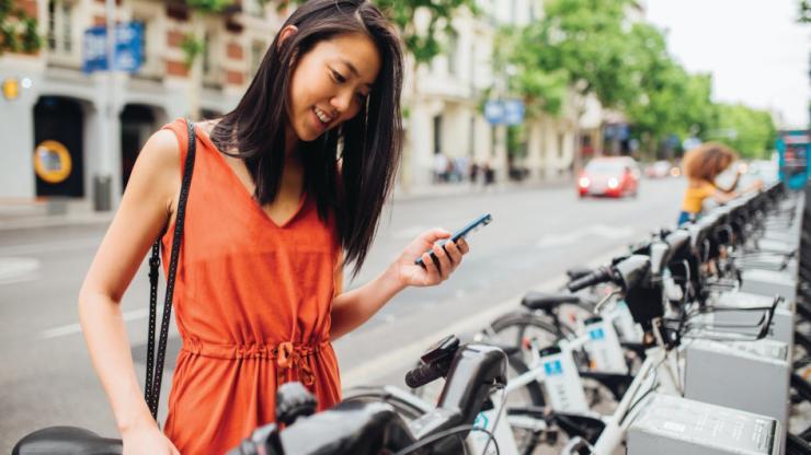 e-bike_smartphone.jpg u-blox positioning and wireless communication solutions benefit e-bikes